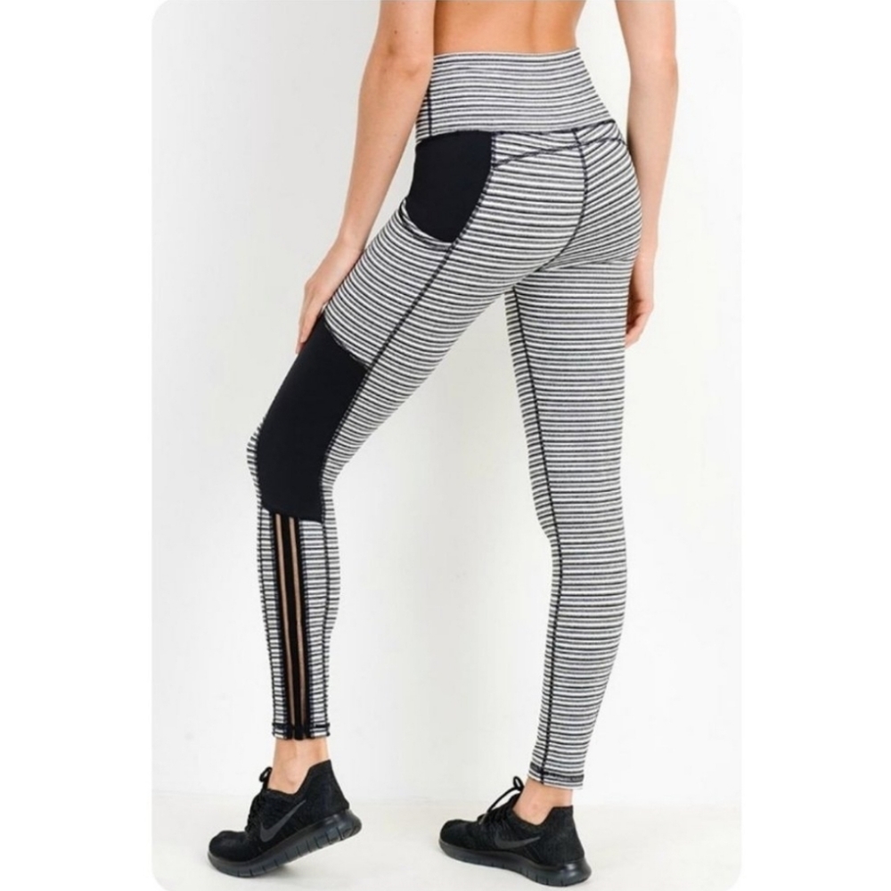 Mono B | NWT Monochrome Tiramisu Stripe Print Leggings Black White Small